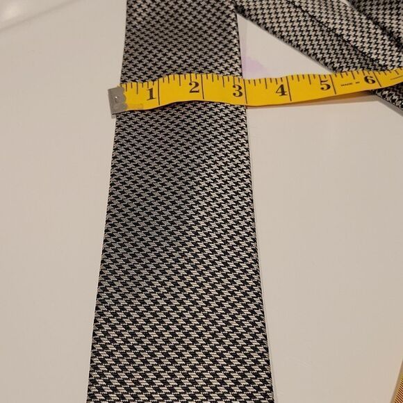 CROFT&BARROW tie 👔  - Picture 3 of 4